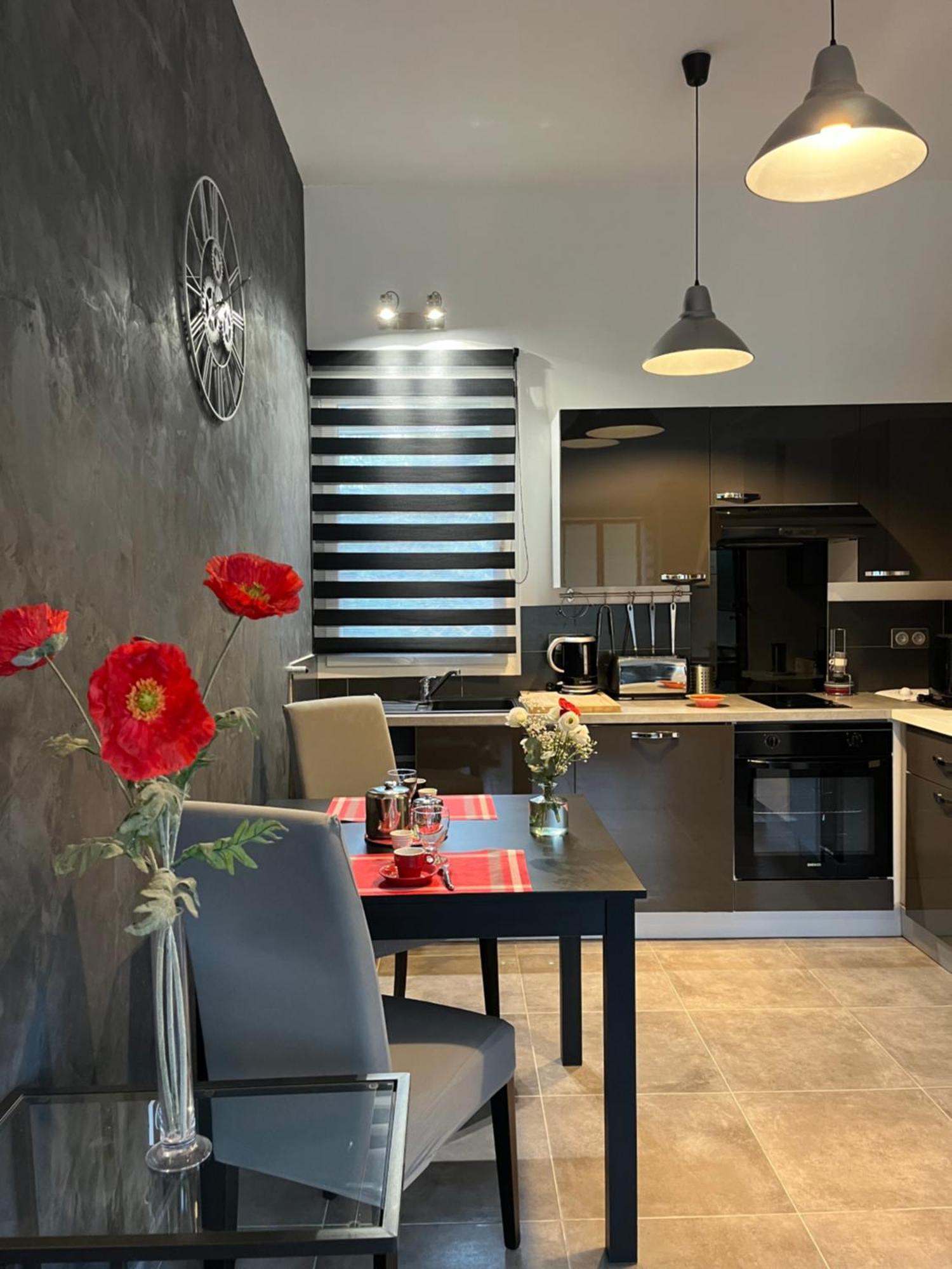 Apartamento L'AMANDERAIE à côté de LOURMARIN en LUBERON Cadenet Exterior foto
